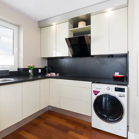 Malta Balcony And Parking By Renters Prestige アパート