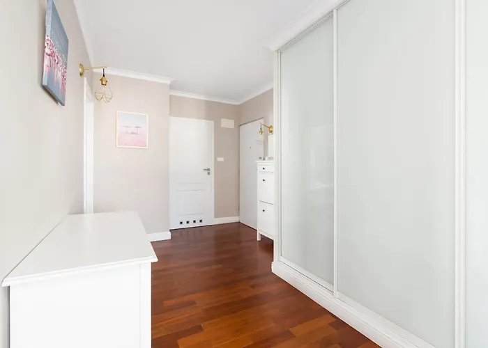 Malta Balcony And Parking By Renters Prestige アパート *